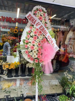 Pembe ve Beyaz Çiçekli Şık Çelenk