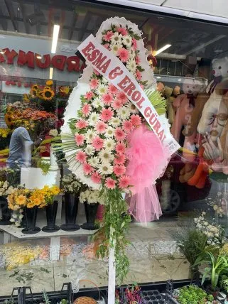 Pembe ve Beyaz Çiçekli Şık Çelenk