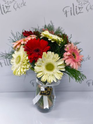 Vazoda Karışık Gerbera Aranjmanı