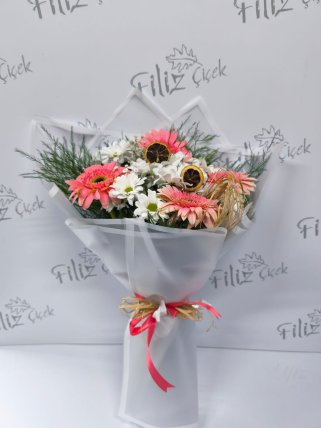 Pastel Tonlarda Çiçek Buketi